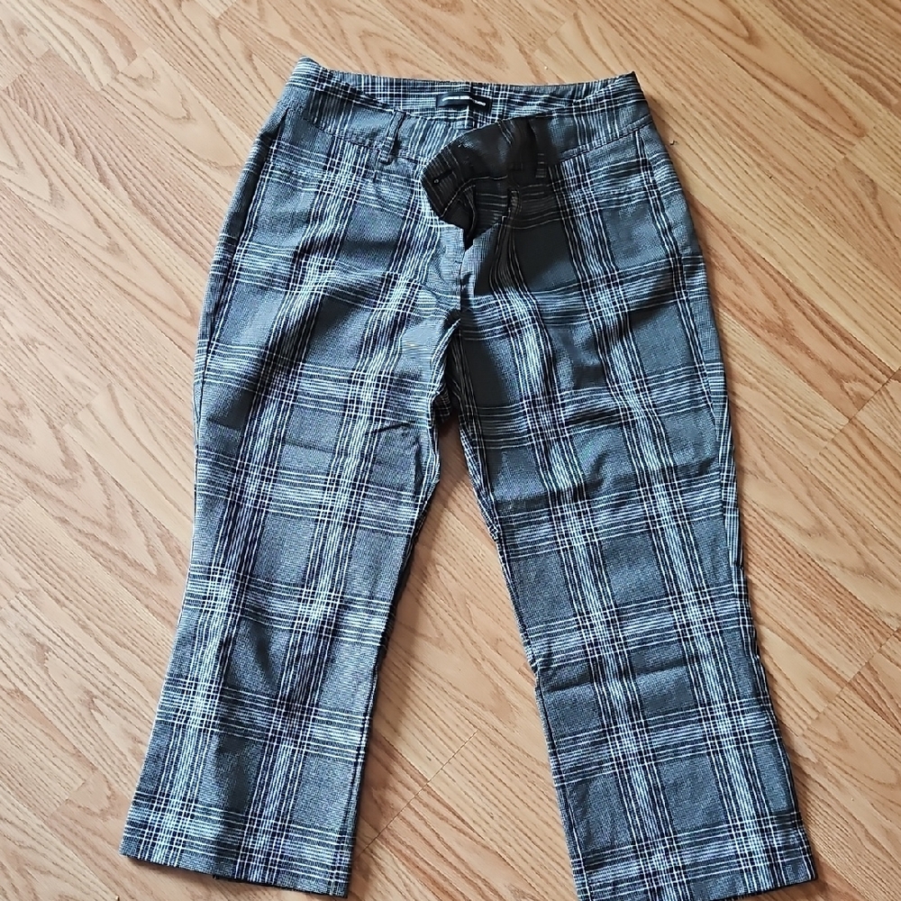 Express Design Studio Womens Capris, Size 4